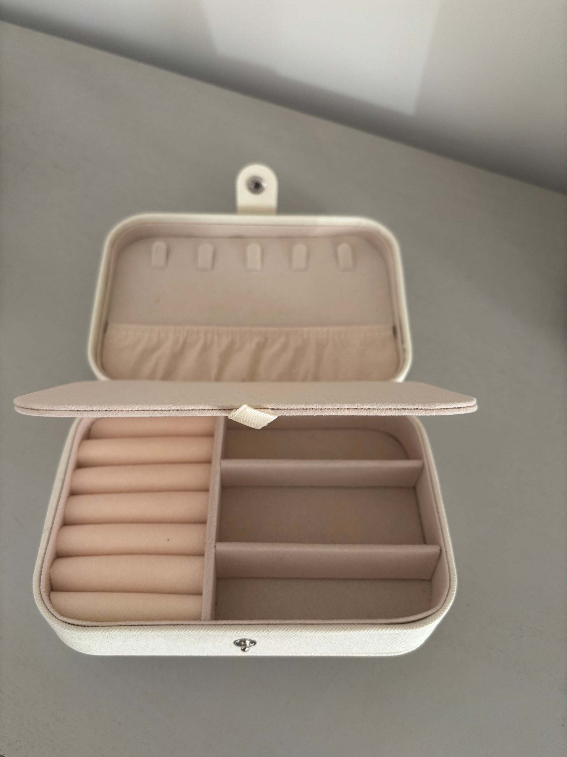 Cream Jewellery Organiser / Travel Case