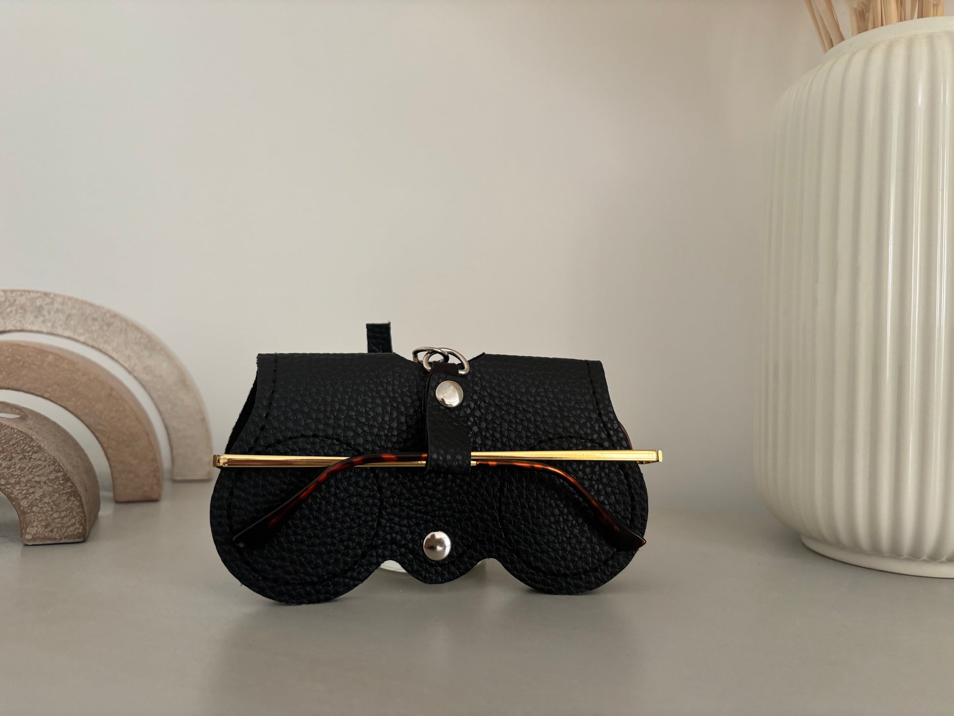 Black Sunglasses / Glasses Case
