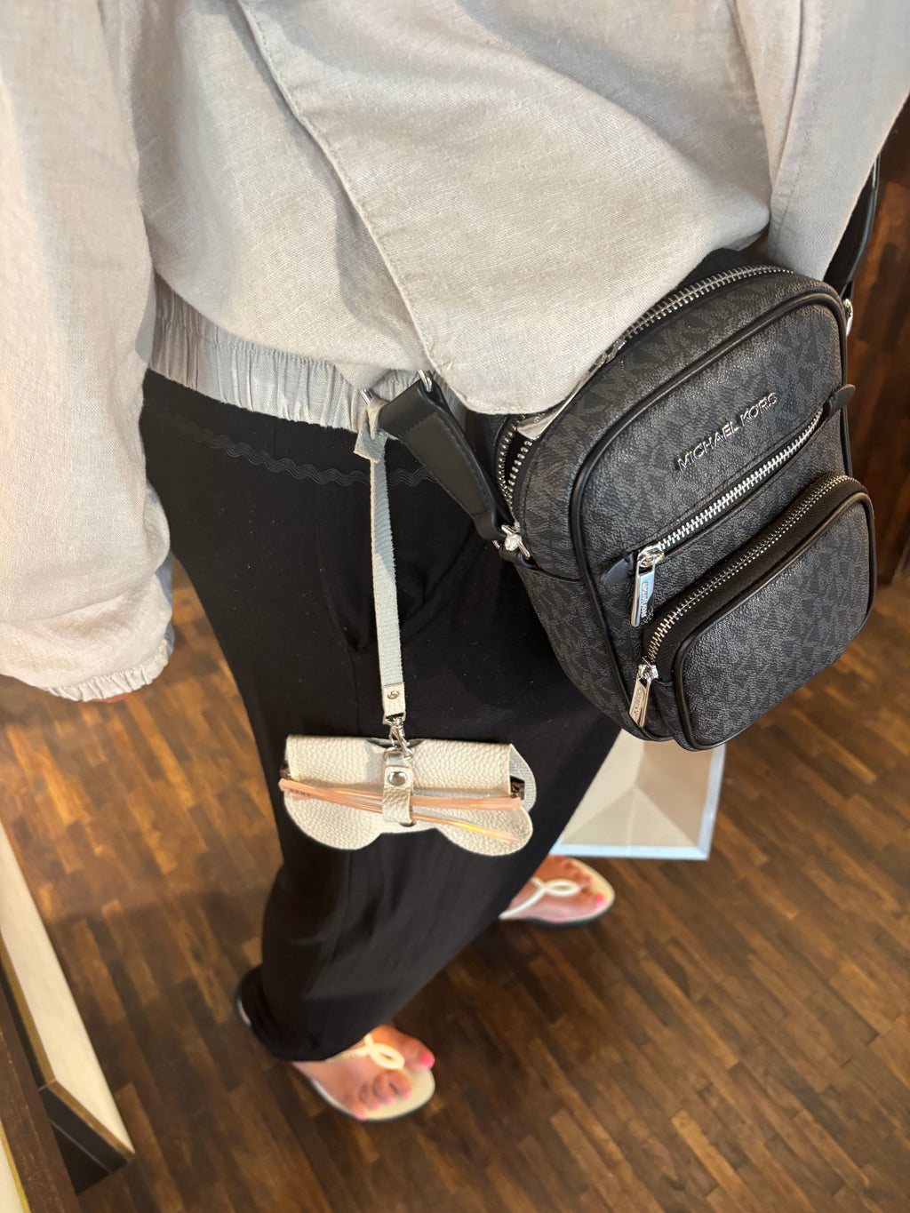 Beige Sunglasses / Glasses Case